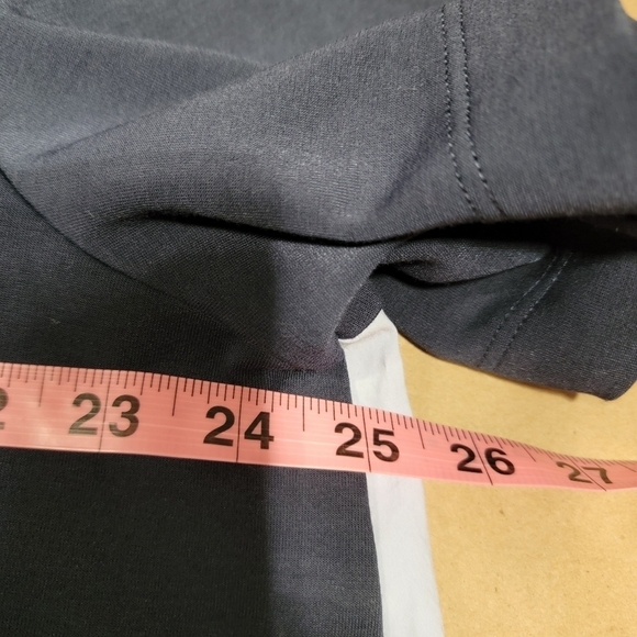Athleta Size XL Navy Blue & Light Blue Gallery Tee Shirt, Gently Used Condition - Picture 12 of 15